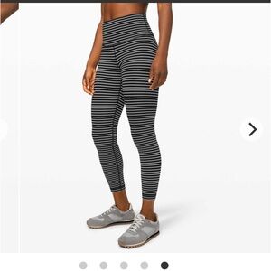 Lululemon Wunder Under High-Rise Tight 25" Luxtreme
Stripe Black White Size4